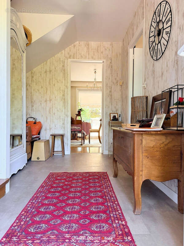 CHARTRES- Maison de ville de 141m2, terrasse, parking privé. - photo 4