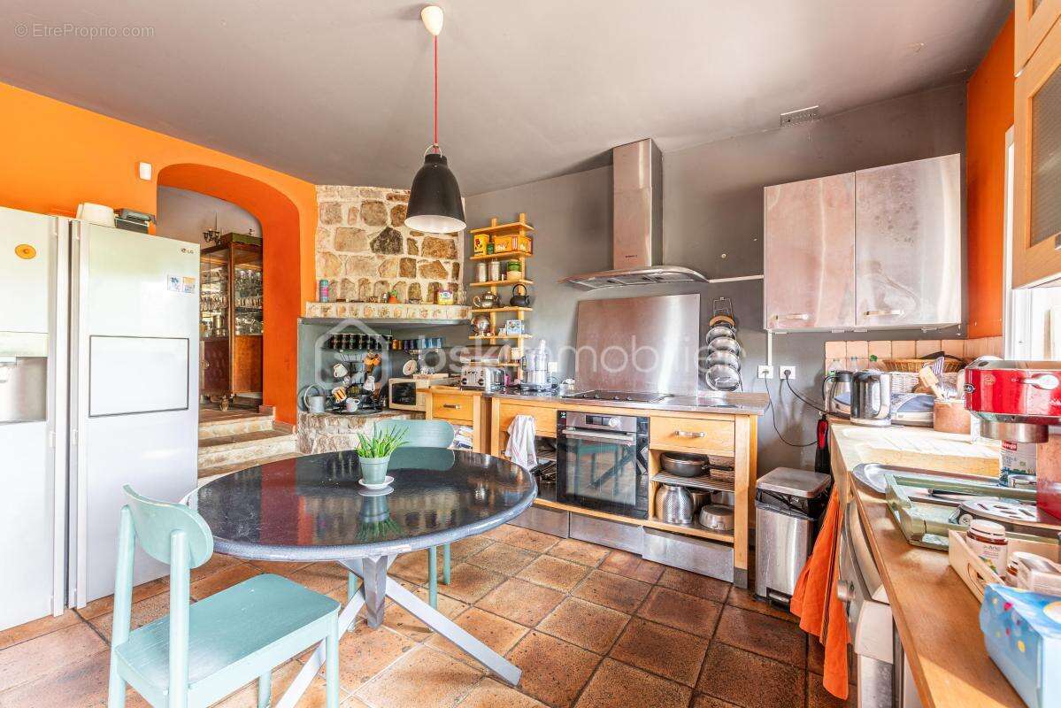 Maison à LE REVEST-LES-EAUX