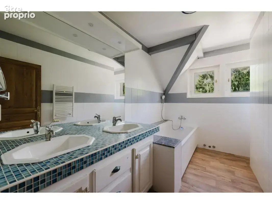 Maison 7 pièces 169 m² à vendre à Echenevex (01170) - photo 12