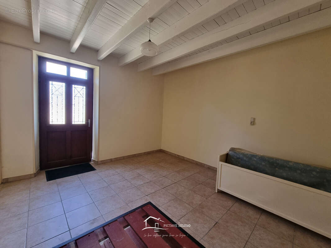 Maison 115 m2 dependances 400m2 - photo 6