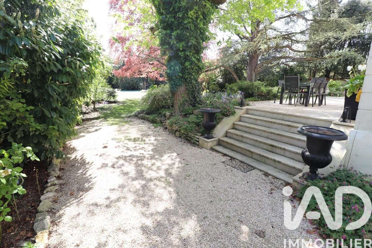 Maison 305 m² à Montereau-Fault-Yonne  - photo 9
