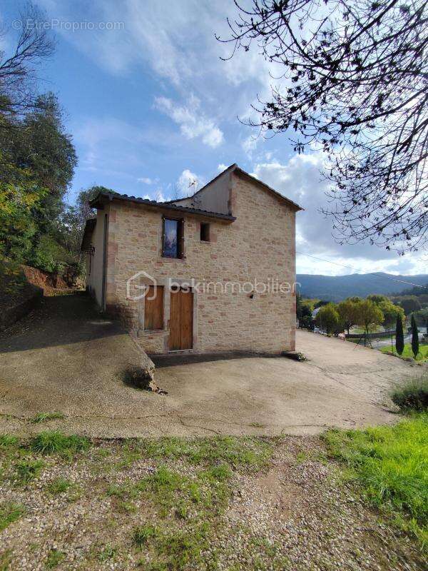 Appartement à LAMALOU-LES-BAINS