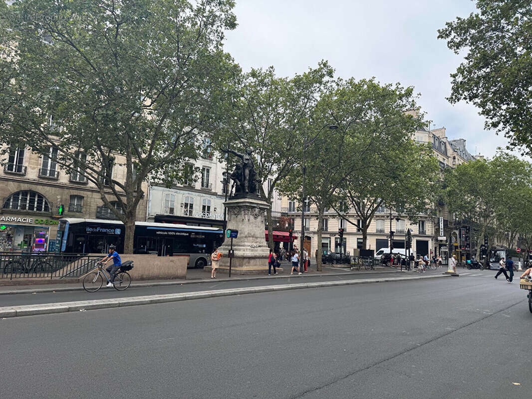 Restaurant proche Bd St Germain Odéon - Rez de chaussée 80 m²  + s/sol 80 m²  - 450.000 uros - photo 10