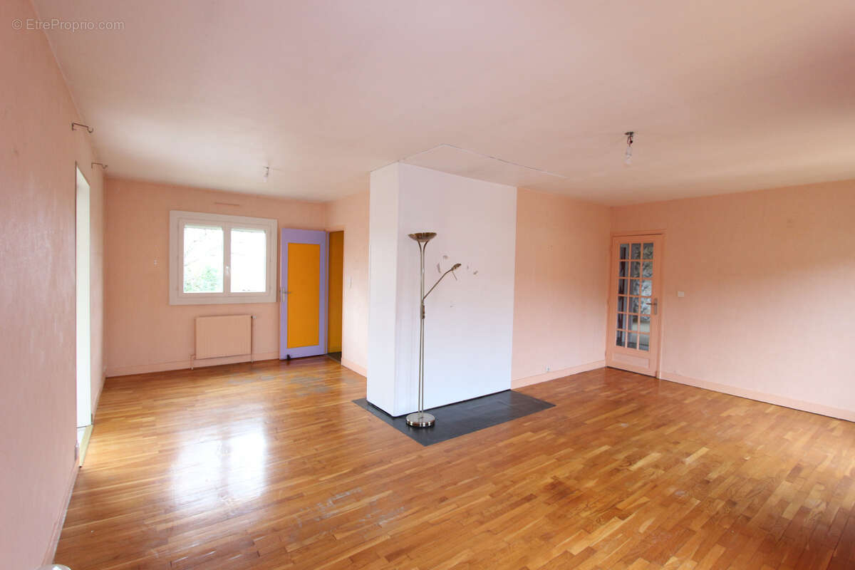 Maison à VARENNES-VAUZELLES