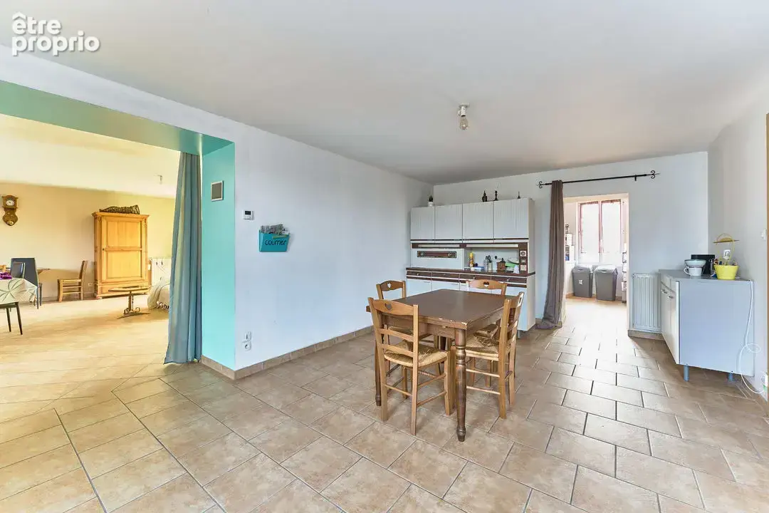 maison avec salle à manger indépendante