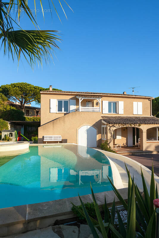 Maison à ROQUEBRUNE-SUR-ARGENS