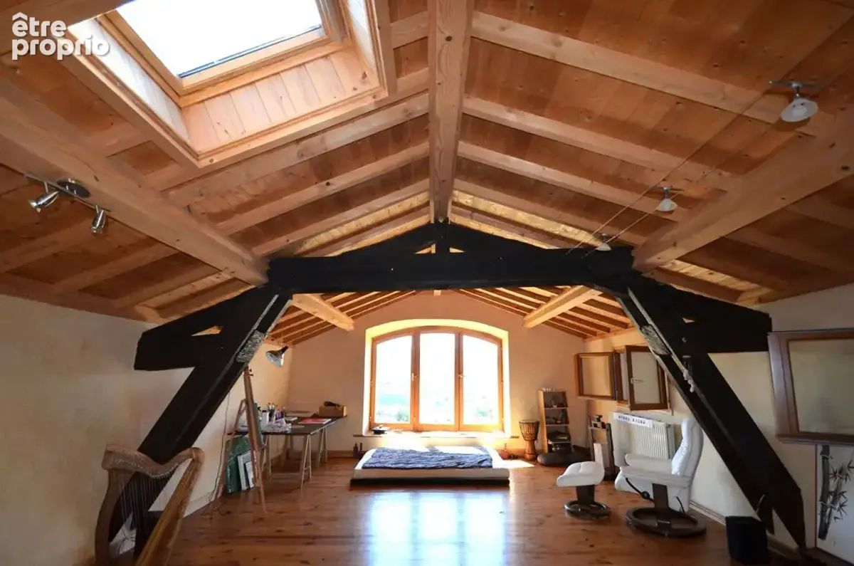 Maison de plus de 290 m2 avec plus de 6 000 m2  de terrain - photo 10