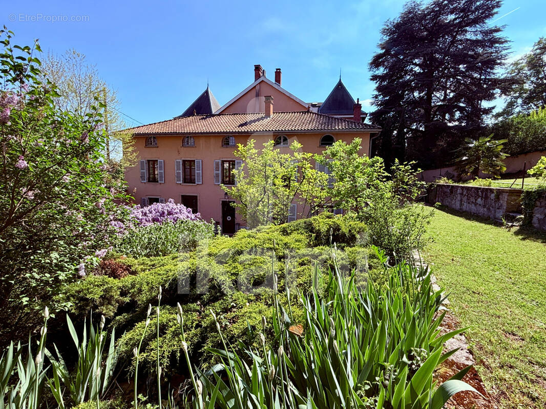 Maison à SAINT-GENIS-LAVAL