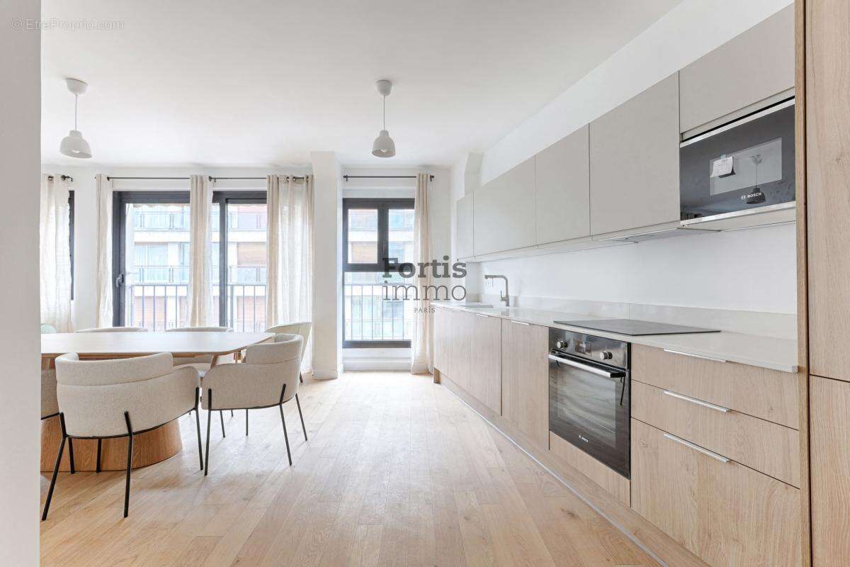 Appartement à PARIS-16E