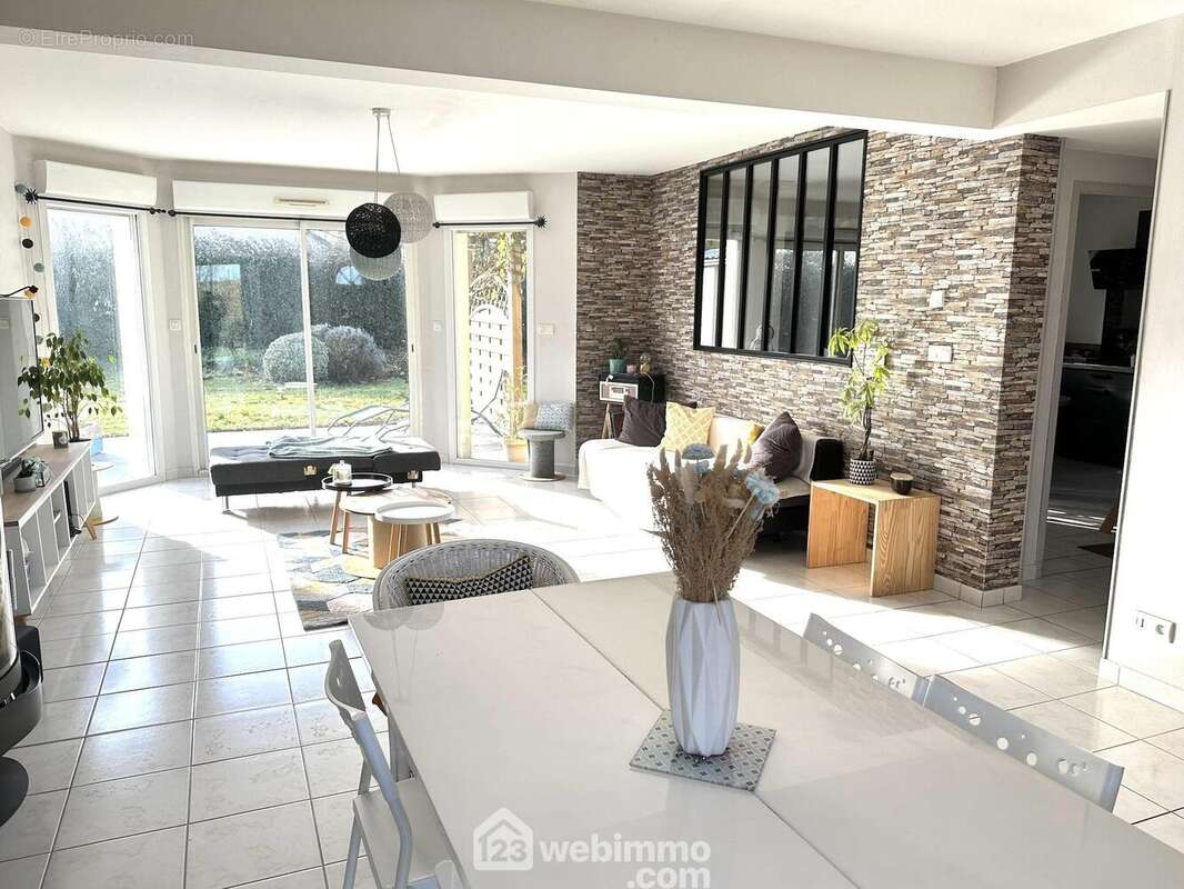 ... de 39m2... - Maison à BEAUFORT-EN-VALLEE