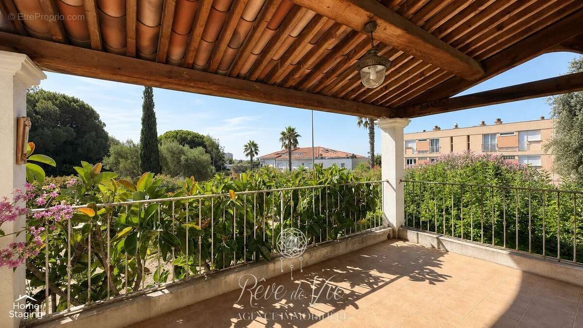 Maison à rénover le lavandou centre-ville proche plages - photo 2