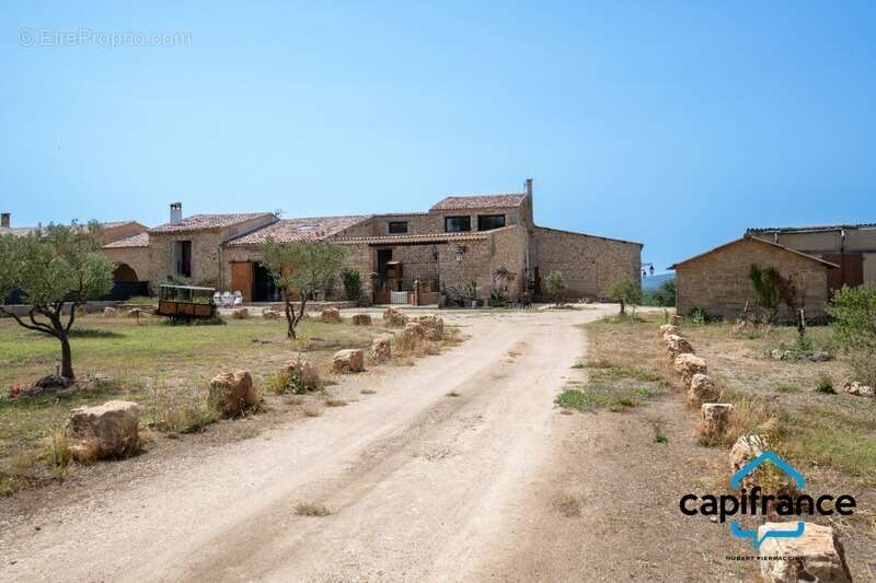 Maison à REGUSSE