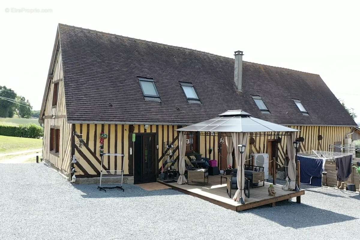 Maison à SAINT-PIERRE-SUR-DIVES