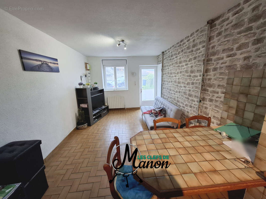 Maison à SAINT-LEGER-LA-MONTAGNE