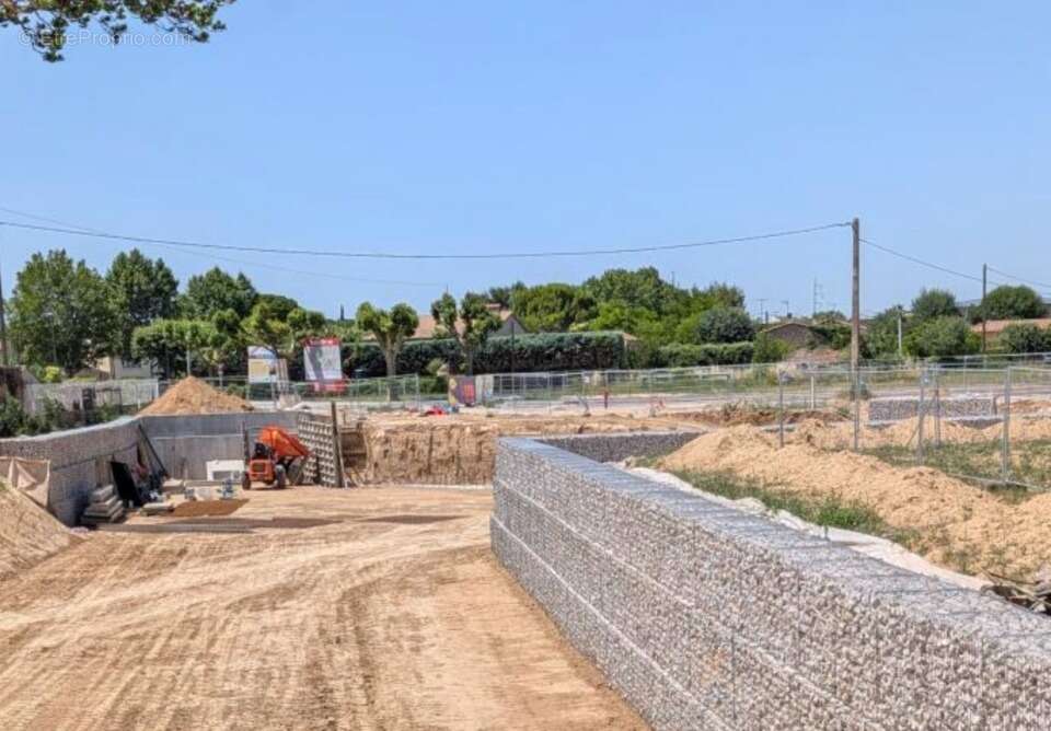 Terrain 243 m² à Pertuis  - photo 2