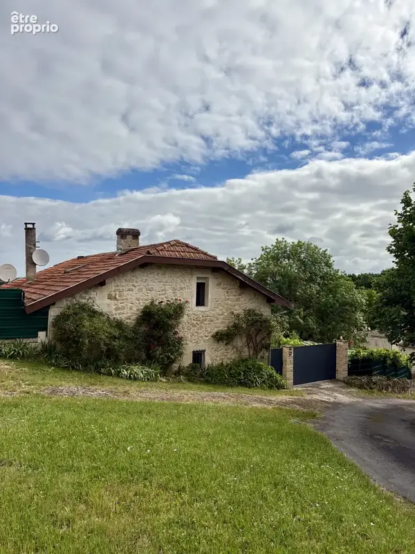 Maison en pierre avec T2 indépendant et beaux volumes - photo 1