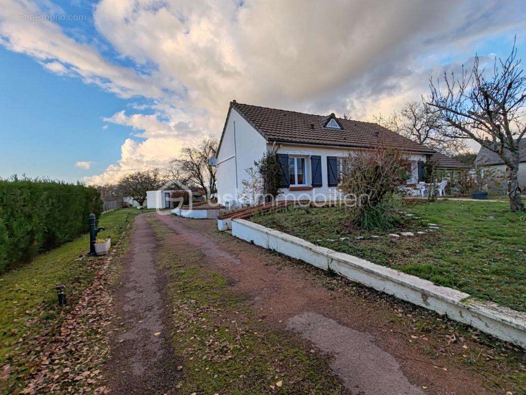 Maison à LES BORDES