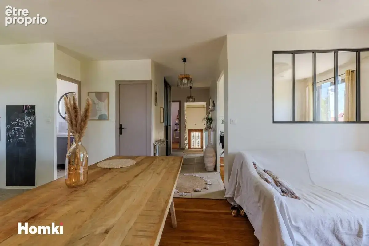 MIONS – Maison familiale de 158 m² avec véranda de 28 m² sur terrain de 777 m² - photo 8