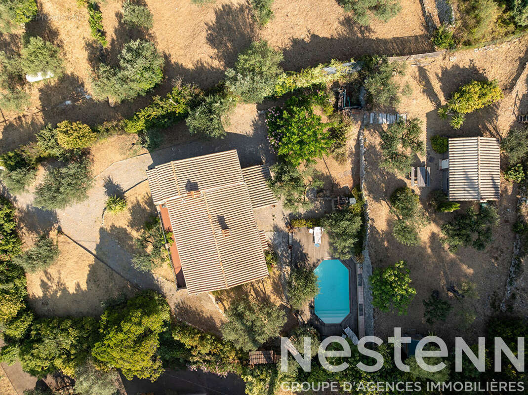 A VENDRE ! MAISON A  FIGANIERES - 81 m² environ + dépendance de 16 m² sur un terrain de 4495m² avec piscine - photo 3