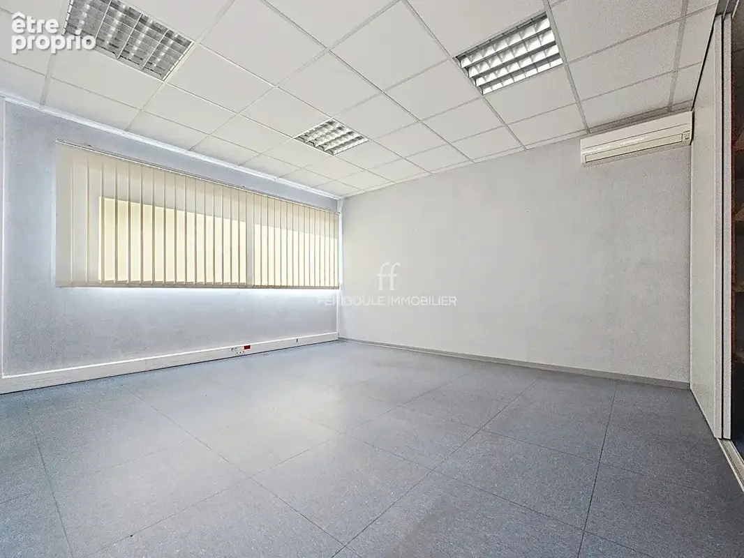 Avignon extra-muros. Bureaux 208m² .Emplacement privilégié, visibilité & stationnement - photo 5