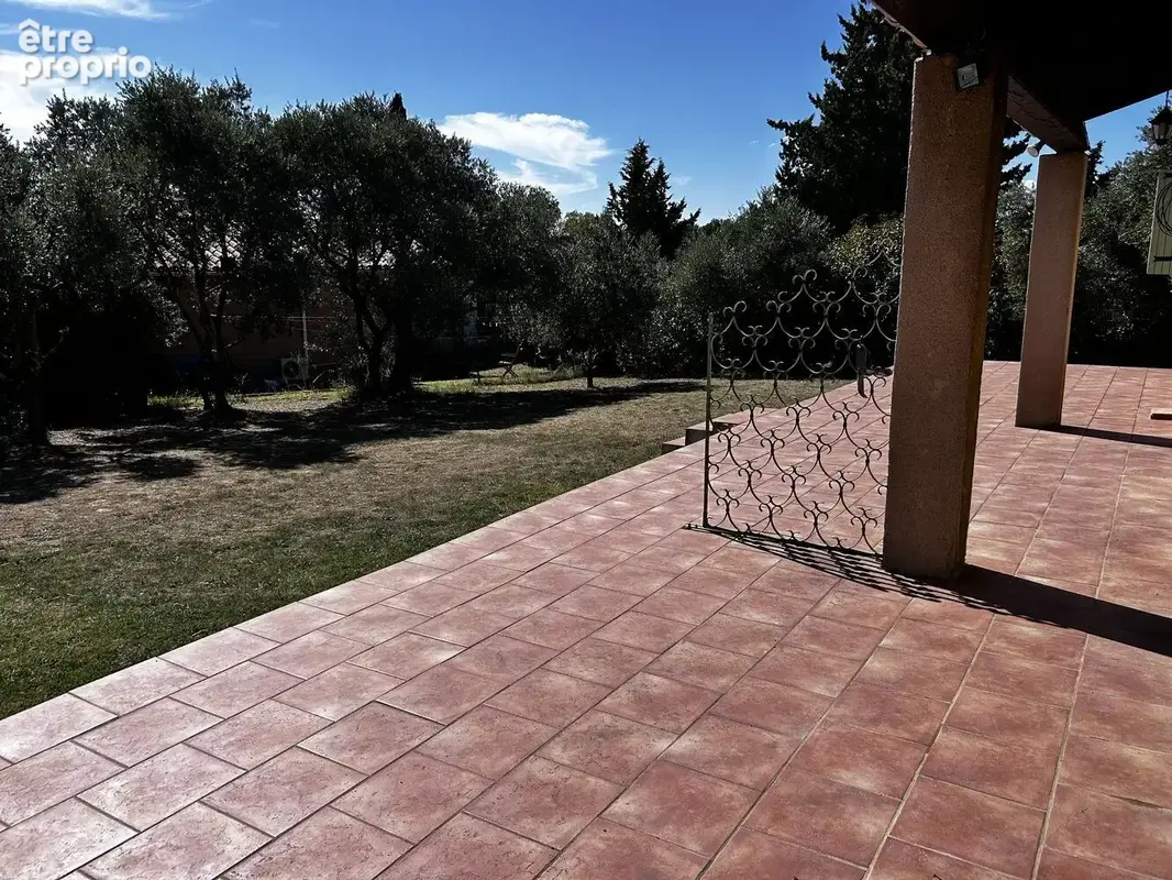 maison 4 chambres +bureau sur 750 m² - photo 2