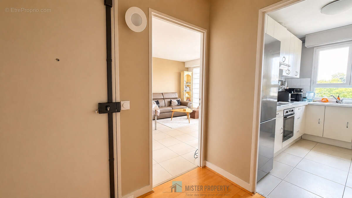 Rueil-malmaison / 2 pieces - 51 m2 / centre ville / balcon - cave - parking - photo 4