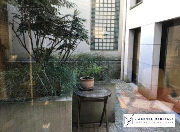 Commerce à PARIS-16E