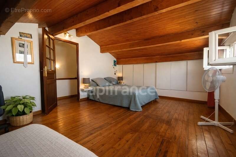 VIAS – Villa contemporaine avec piscine, 4 chambres, énergie positive. Bien rare sur le secteur - photo 7
