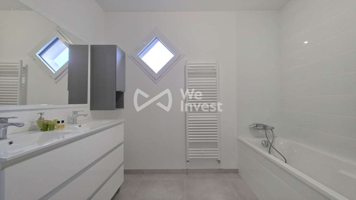 Maison à NEUVILLE-SUR-SARTHE