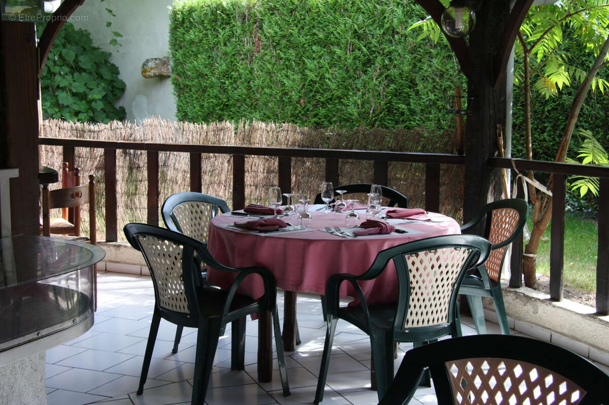 Commerce à SAINT-SATUR