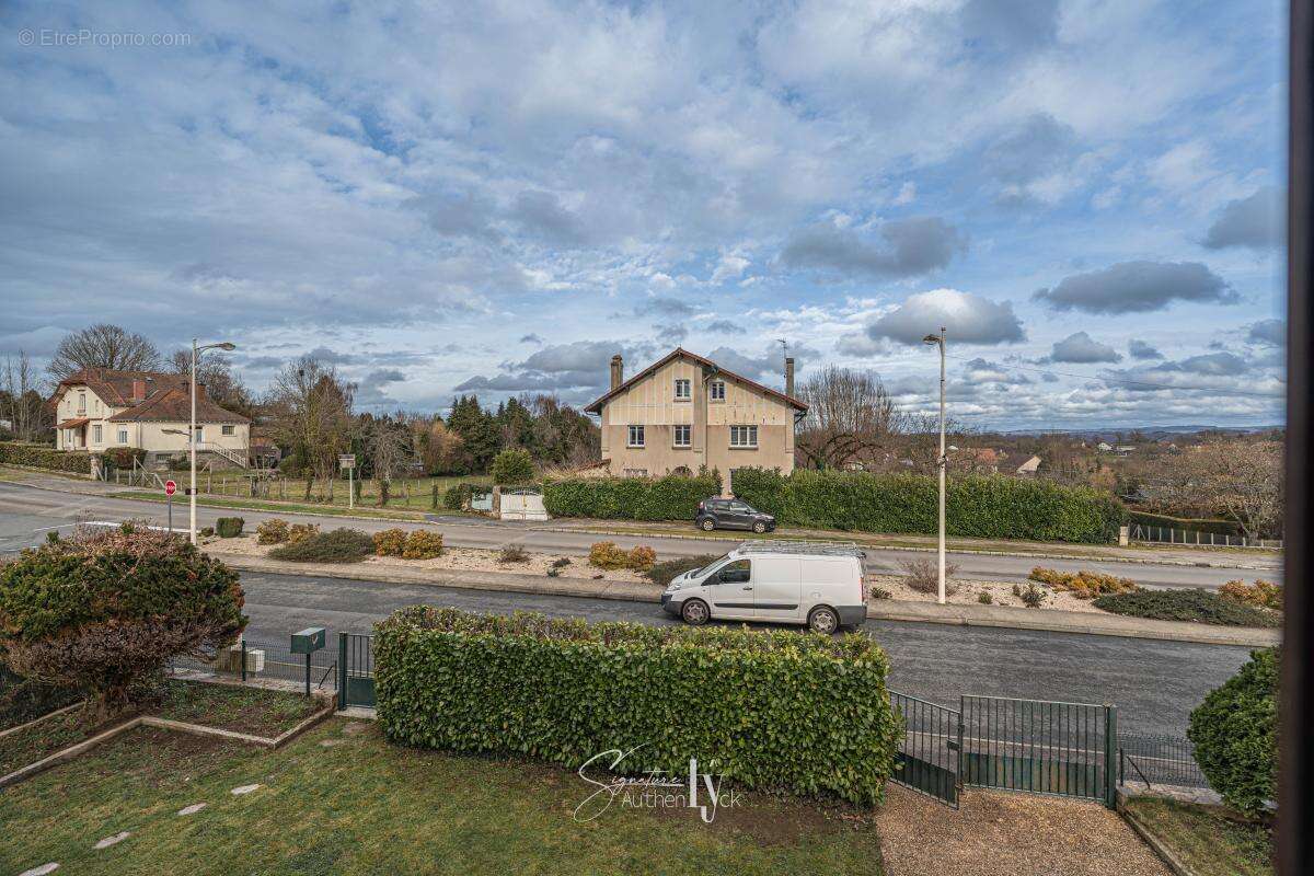 Maison à MAGNAC-BOURG