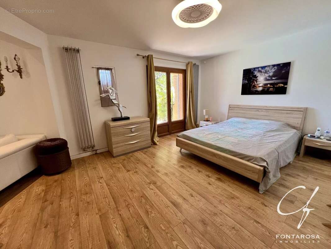 Maison à PUGET-SUR-ARGENS