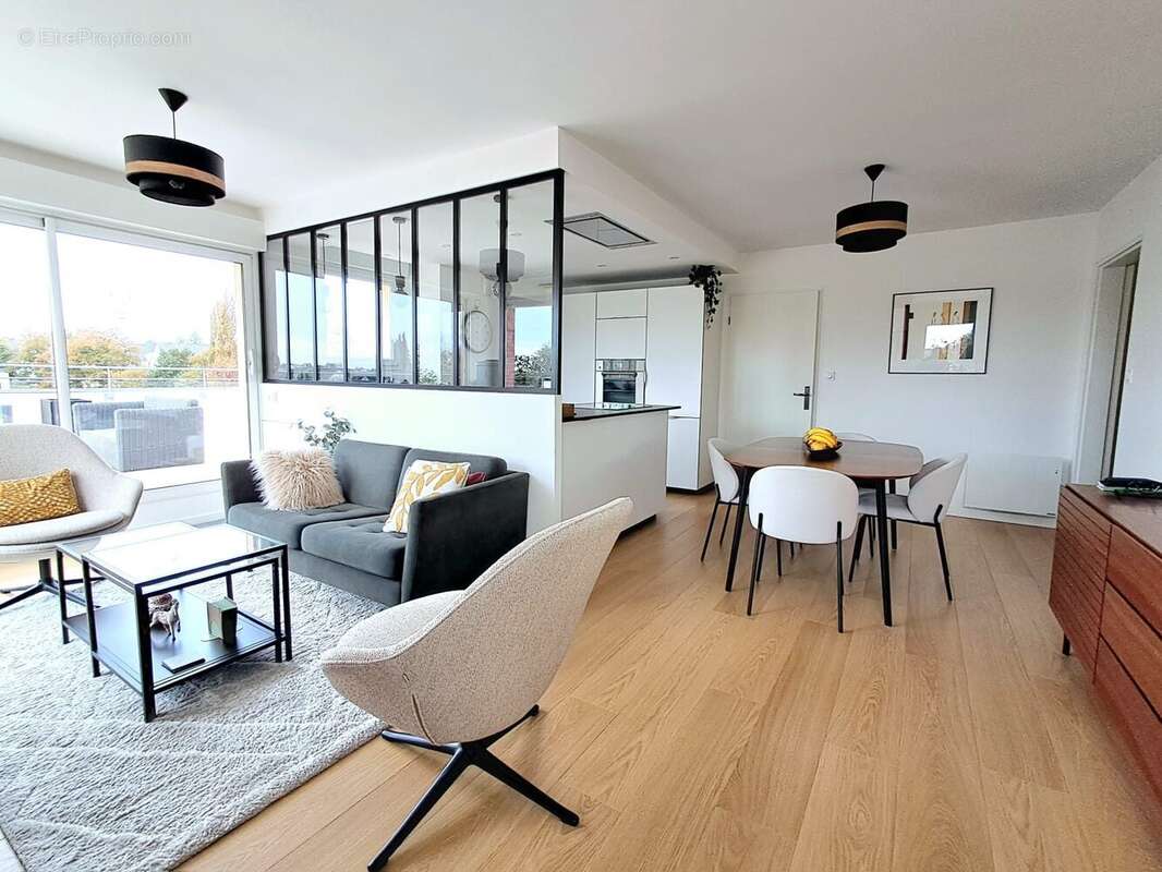 Appartement à VEZIN-LE-COQUET