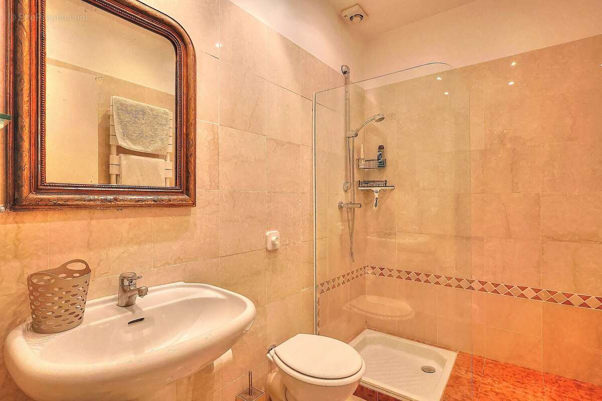 Appartement à VALLAURIS