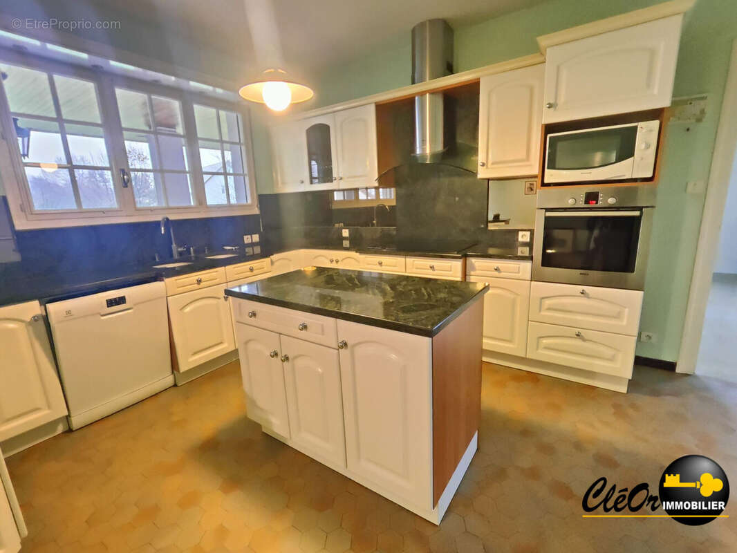 Maison 295 m² à Saint-Germain-Du-Bois  - photo 2