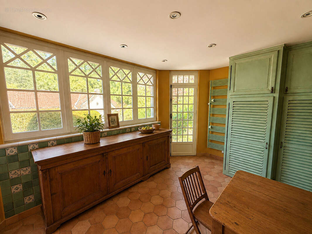 Élégante demeure familiale de 230 m² au coeur de Coye-la-Forêt ! - photo 8