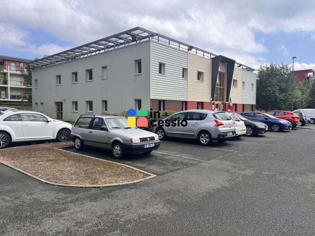 Offre rare ! Le Mans université : vos futurs bureaux dans un em - photo 3