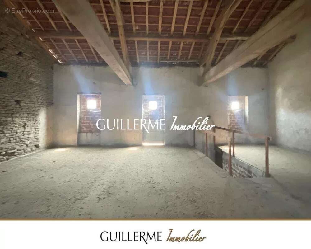 Appartement à SALORNAY-SUR-GUYE