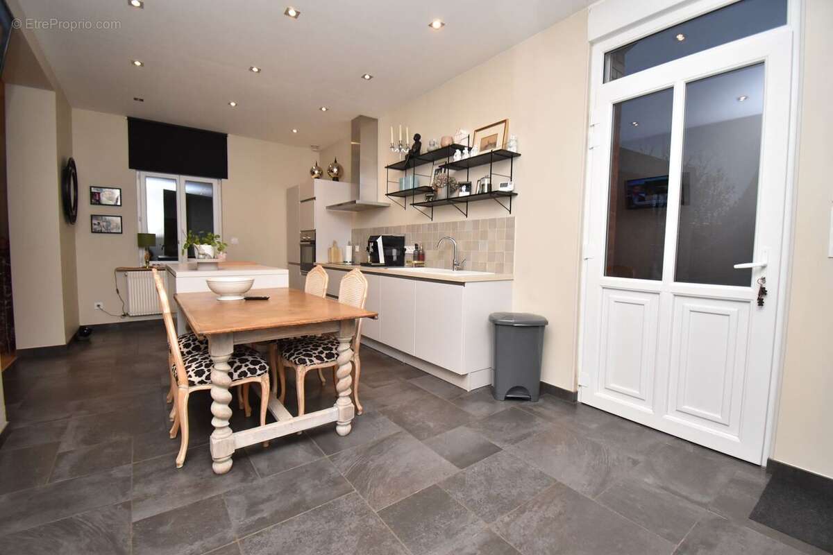 Maison à CREVECOEUR-SUR-L&#039;ESCAUT