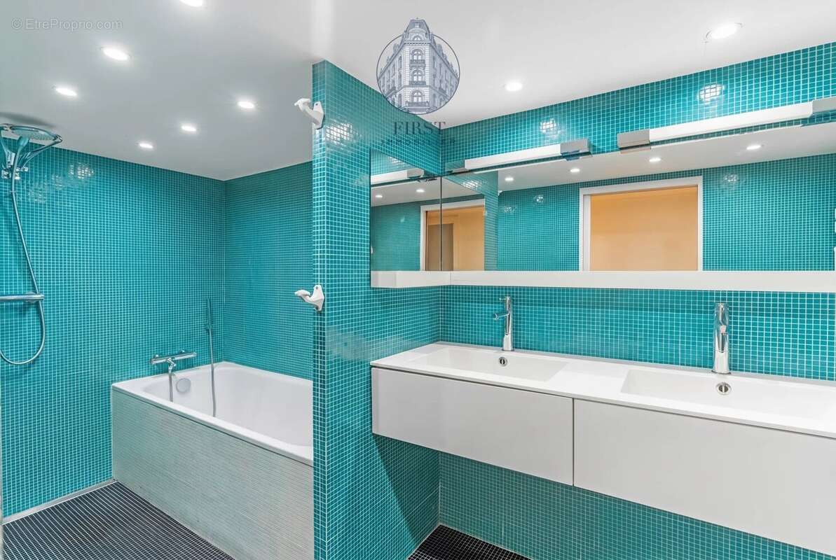 Appartement à PARIS-8E