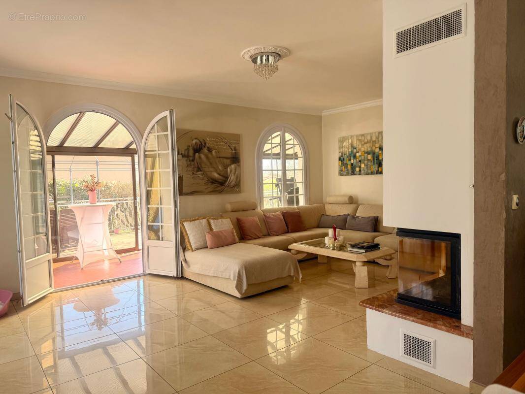 Maison à BRUGUIERES