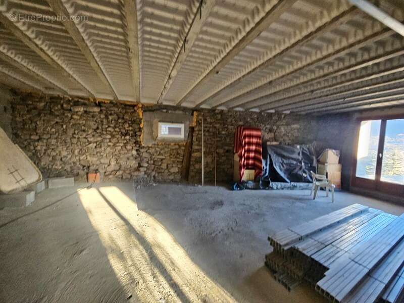 Maison à CHATEAUROUX-LES-ALPES