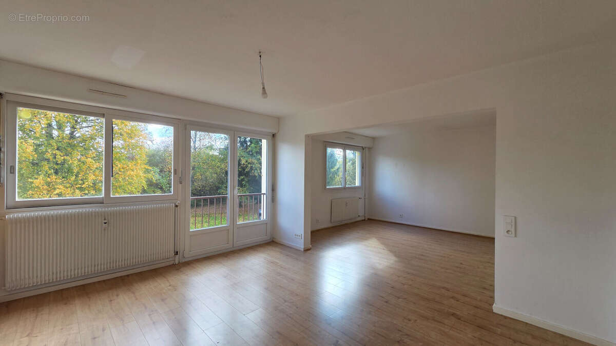 Appartement à FRASNE