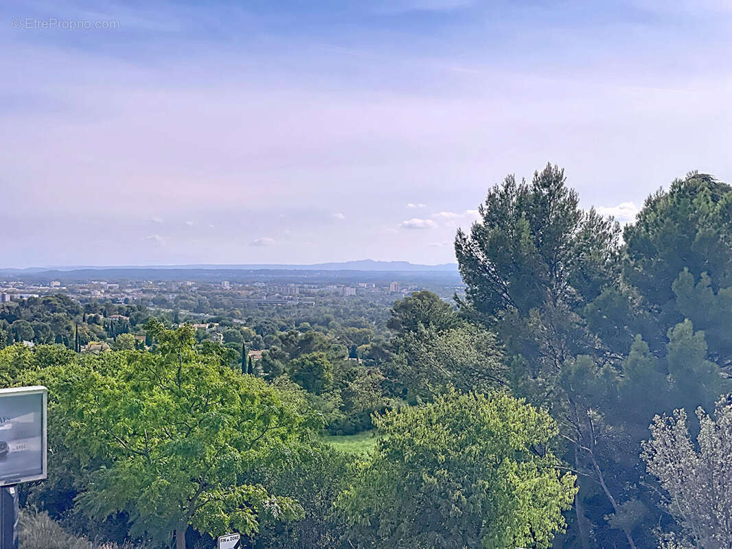 Appartement à VILLENEUVE-LES-AVIGNON