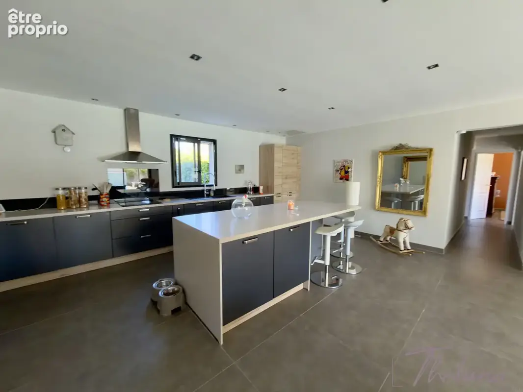 COMPS   Villa contemporaine de plain-pied de 110 m2 avec piscine, pièce de vie de 55 m2 et vue dégagée - photo 5