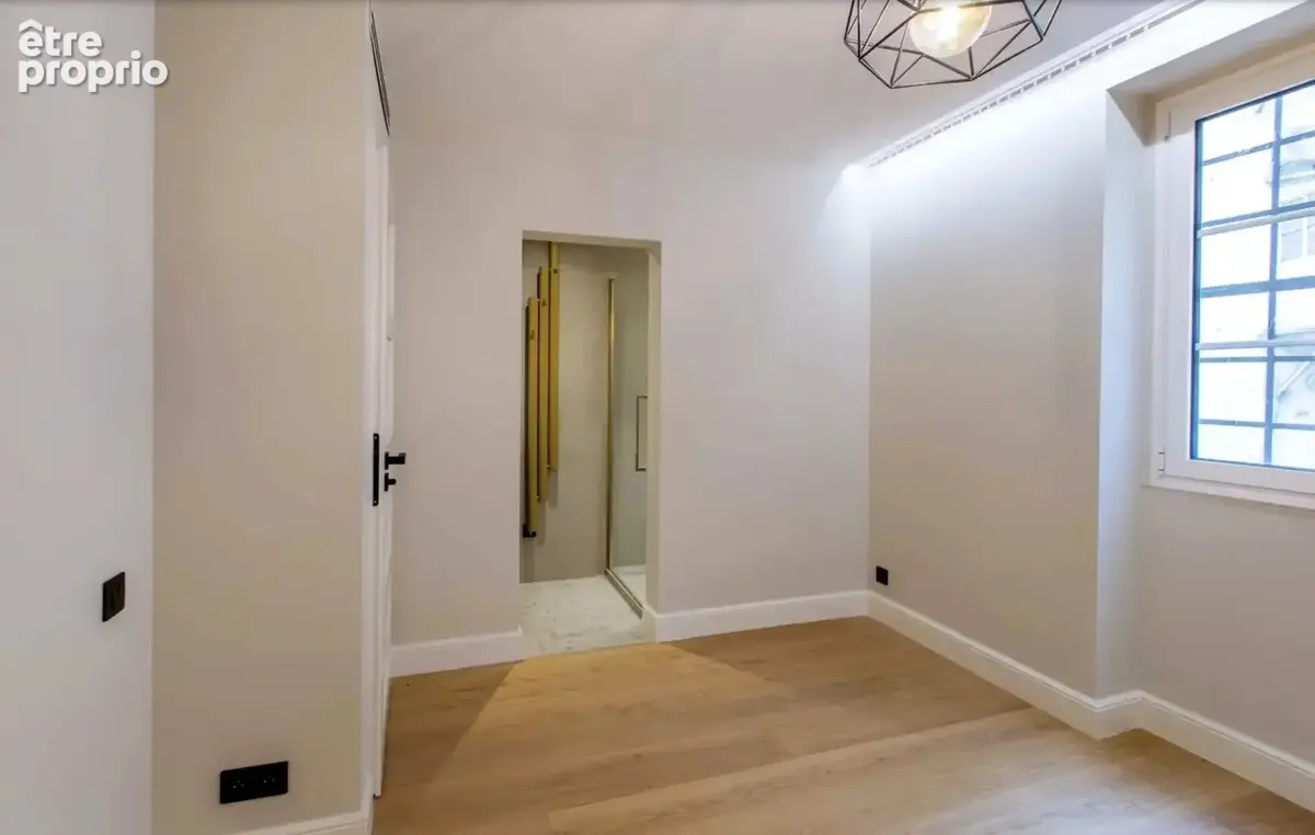 NICE VIEUX NICE/ Coulée Verte , Superbe T3 rénové de 70m2 - photo 5