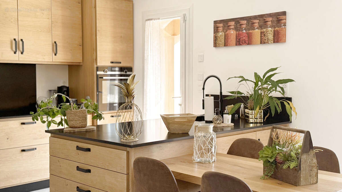 Maison à CHATEAUNEUF-LE-ROUGE