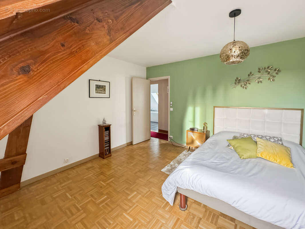 COURBEVOIE 92, Rue Hoche - Maison familiale avec jardins de 111m2 habitables + plus de 52m2 d'annexes (garage - photo 21