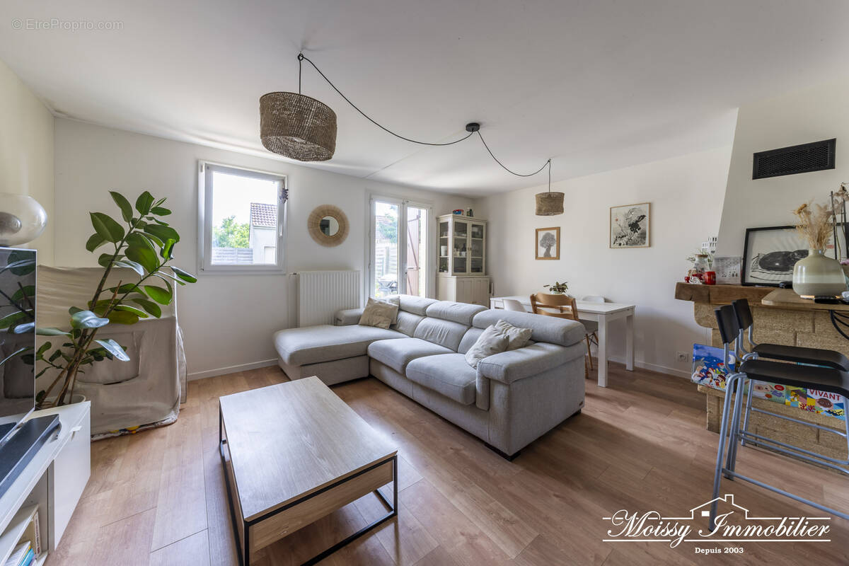 Maison à MOISSY-CRAMAYEL