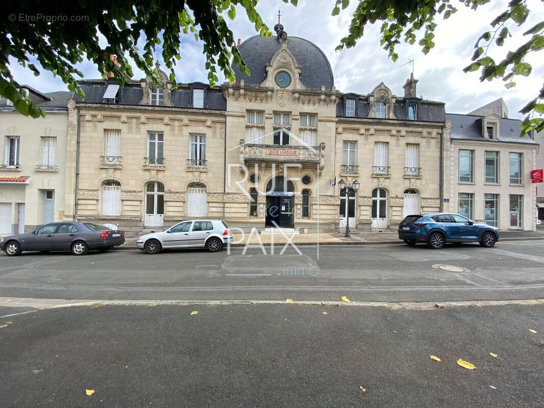 CENTRE-VILLE LOUDUN, Local commercial 163 m² - photo 3
